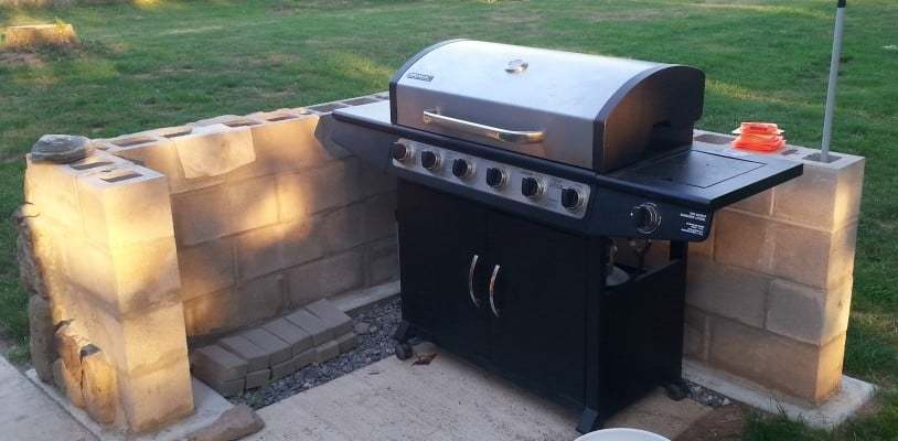 Cinder block outlet grill