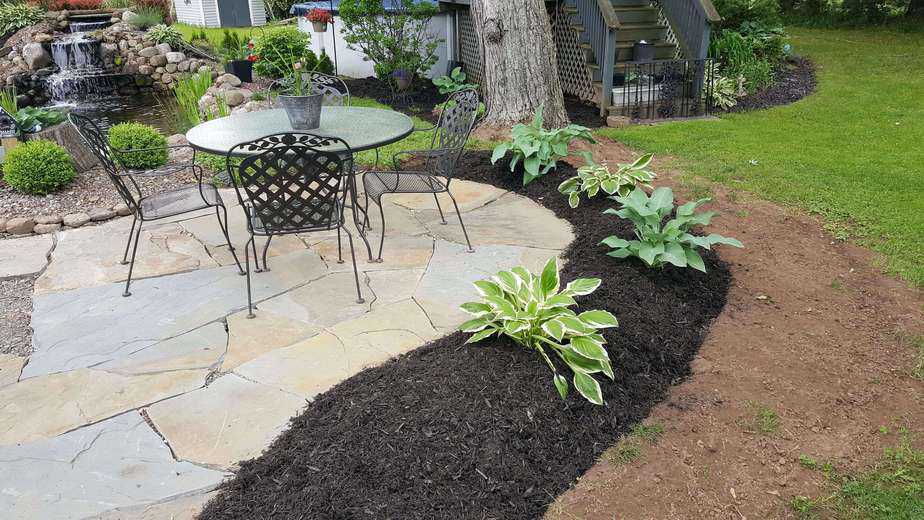 planting and mulch around a flagstone patio